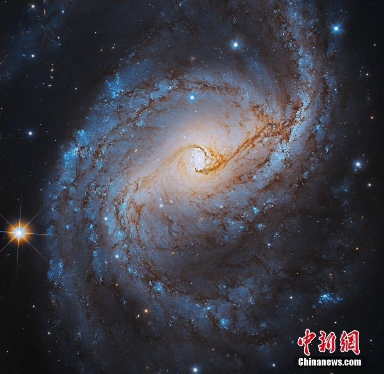 最新星系照片揭示宇宙神秘面紗的新篇章